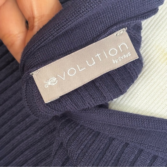 Chic Navy Women's Crew Neck Sweater - Picture 4 of 11